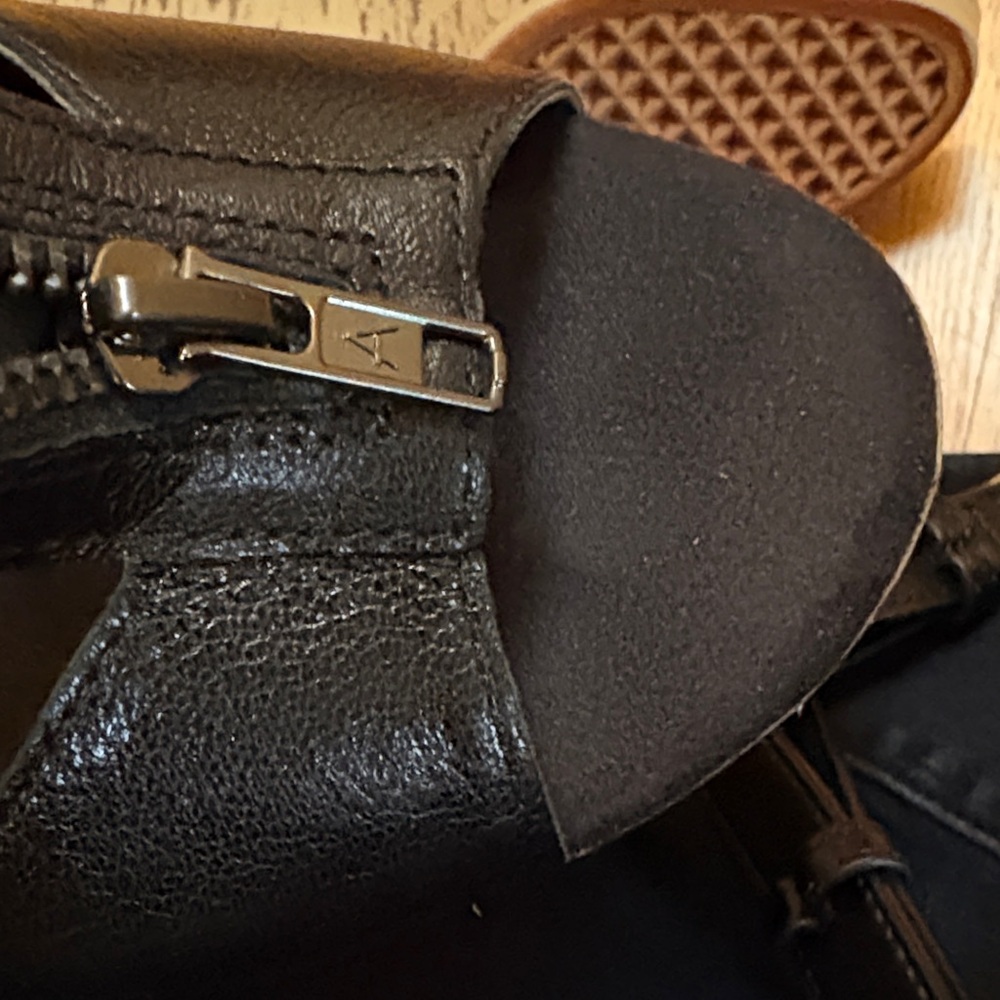 Aerosoles wedge Leather Black 7.5 Stage Lights Zipper - barely worn - Picture 12 of 14